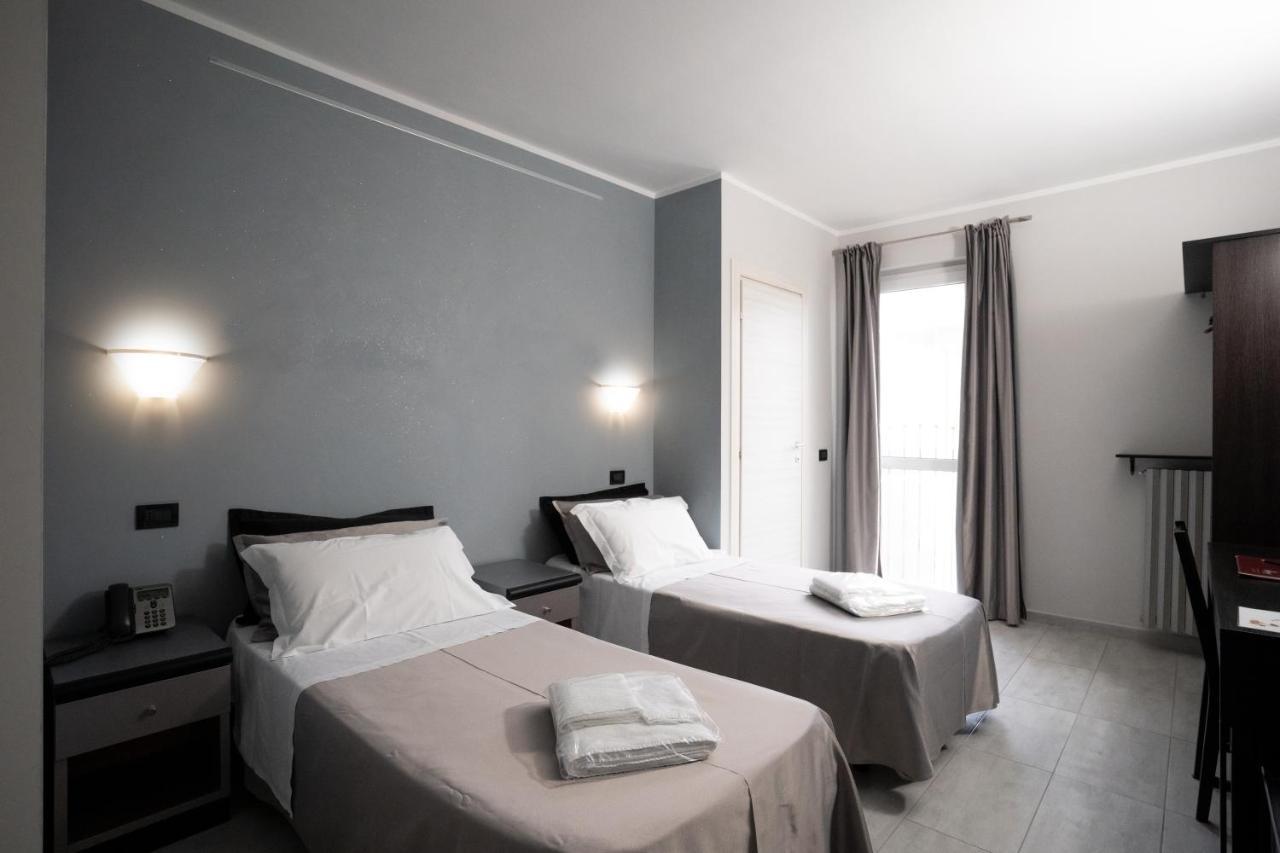 J Hotel Orbassano Eksteriør billede
