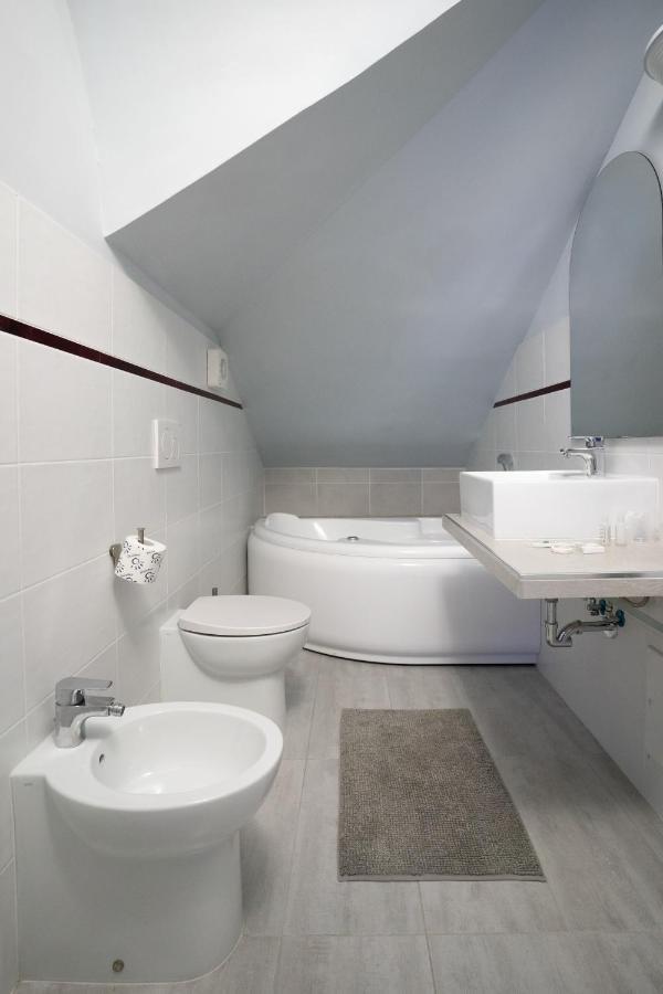 J Hotel Orbassano Eksteriør billede