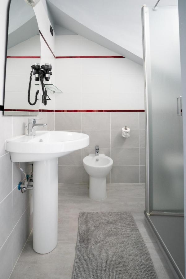 J Hotel Orbassano Eksteriør billede