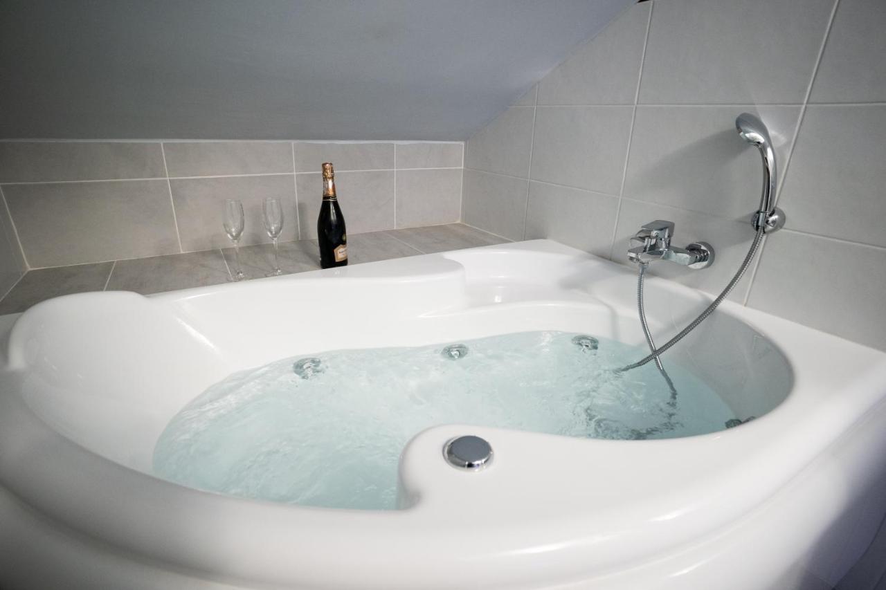 J Hotel Orbassano Eksteriør billede